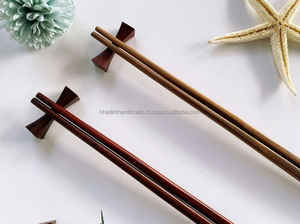 Palillos de madera ecológicos con grabado personalizado, ideales para eventos, parejas o marcas - Product Image 2