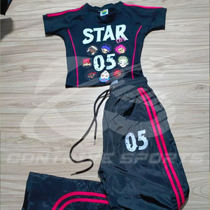 Ensemble de survêtement DTG sérigraphié OEM, coupe courte et ample, avec patch personnalisé, 2 pièces : T-shirt à manches courtes et pantalon en nylon pour homme - Product Image 1