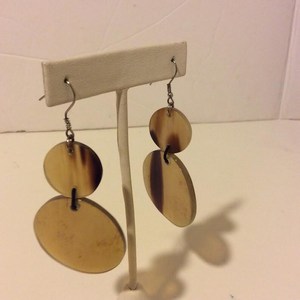 Pendientes de cuerno de búfalo de alta calidad, pendientes de cuerno hechos a mano, joyería de cuerno, el mejor regalo, nuevo estilo, artesanía natural. - Product Image 2