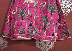 Chaqueta de Mujer Hecha a Mano en India, de Algodón Tejido, Acolchada, Reversible, con Estampado Animal, Manga Tres Cuartos, Cuello Camisero - Product Image 2