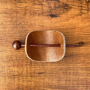 Premium personalizado grabado con láser Lady Hair Stick Barrette hecho a mano genuino cuero de vaca madera Slide Oval Pin Barrette - Product Image 5