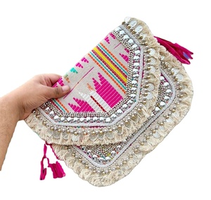 Bolsas de yute Banjara para mujer más vendidas, duraderas, hechas a mano, con cierre de cremallera, bordado, estilo bohemio, declaración de moda para fiestas - Product Image 1
