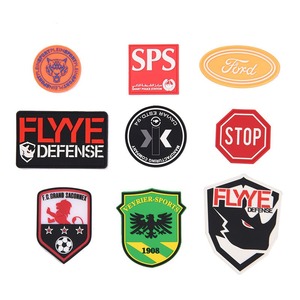 Badges logo 3D en PVC personnalisables, imperméables, durables, thermocollants, en caoutchouc, pour le sport, écologiques, avec logo en relief, motif fleur cœur, pour vêtements - Product Image 4