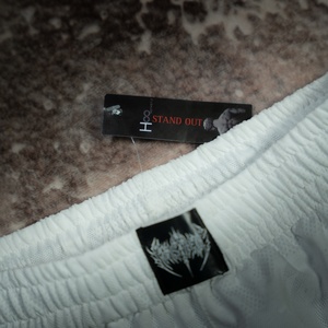 Shorts de sport blancs 2-en-1 en maille avec doublure intégrée et poche pour téléphone, pour la gym et l'entraînement, vente en gros - Product Image 4