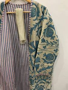 Chaqueta de Invierno Ligera Unisex Elegante de Terciopelo con Estampado Floral, Estilo Blusón, de la India (Rajasthan) - Product Image 2