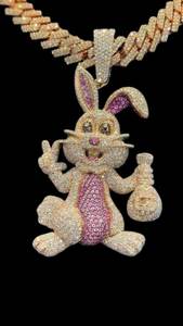 Colgante de Lujo de Plata 925 Certificada con Personaje de Dibujos Animados de Conejo Grande, Estilo Hip Hop, con Moissanita Colorida Personalizada para Hombre - Product Image 3