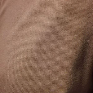เสื้อโปโลชายสีดำขายดีที่สุด แบบเรียบ คอปกมีแถบ แขนเสื้อแบบมีลาย รับผลิตเสื้อโปโลขายส่ง เสื้อโปโลลำลอง บรรจุภัณฑ์แบบกำหนดเองได้ - Product Image 4