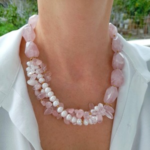 Collier pendentif en résine fait main, bijoux en résine avec fleurs réelles, collier tendance, cadeau unique pour femmes, bijoux à la mode - Product Image 1