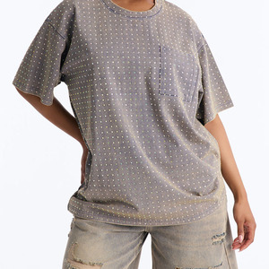 เสื้อยืดคอกลมแขนสั้นลายจุดขนาดใหญ่พิเศษสำหรับผู้หญิงไซส์พลัส พร้อมกระเป๋า ผ้าเจอร์ซีย์คอตตอน 100% - Product Image 1