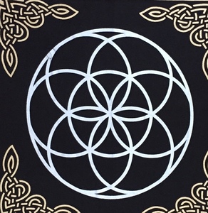 Nappe en coton imprimée pentagramme, carrée de 24 pouces, pour autel, décoration intérieure, pour tirage de tarot, par Indian Consigners - Product Image 1