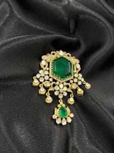 Broche royale en argent 925 avec pierre précieuse couleur émeraude et moissanite, finition or antique, bijoux de luxe pour femmes, vente en gros - Product Image 2