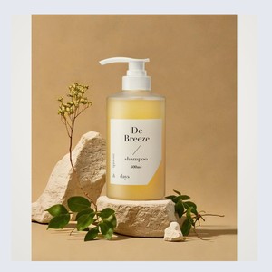 แชมพูดูแลเส้นผมเพื่อสุขภาพ Months and Days Perfume Care Shampoo D Breeze 500 มล. น้ำหอมกลิ่นดอกไม้ สำหรับจัดแต่งทรงผม - Product Image 1