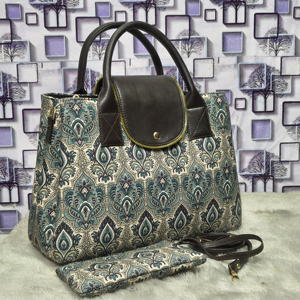 Sac à main à imprimé damassé avec pochette cosmétique assortie - Product Image 1