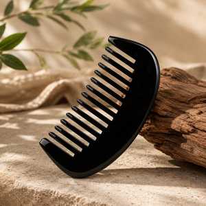 Peigne en corne de vache écologique personnalisé, fait main, forme naturelle, finition texture naturelle, style moderne, MN EXPORTS, cadeau d'affaires, maison - Product Image 1