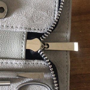 Outils de toilettage de haute qualité et étui de voyage compact, kit de manucure personnalisé avec logo, coupe-ongles, repousse-cuticules, pinces. - Product Image 4