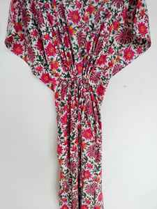 Vestido Kaftán de Algodón Orgánico con Estampado Floral Vintage, Sensación de Lujo, Estampado a Mano, Estilo Holgado, Largo hasta la Rodilla, Corte en A, Ideal para el Verano - Product Image 4