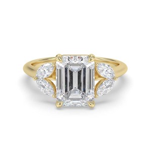 Bague à cinq pierres émeraude et marquise, diamant de laboratoire de 0,85 ct, en or jaune, blanc, rose et platine 18 carats - Product Image 3