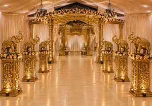 Mandap double piliers doré de luxe pour mariage en destination, Mandapam opulent sur le thème Bollywood, Mandap en fibre majestueux USA - Product Image 3
