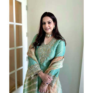 Conjunto de ropa de fiesta para mujer de diseñador Plazzo Dupatta para un aspecto elegante - Product Image 4