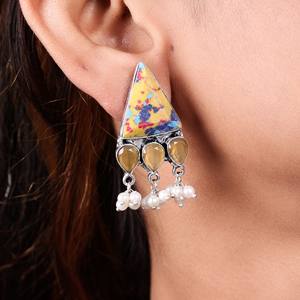 Boucles d'oreilles pendantes en laiton oxydé argenté, style vintage bohème ethnique tribal, motif floral triangulaire, avec onyx et perles pour femme - Product Image 4