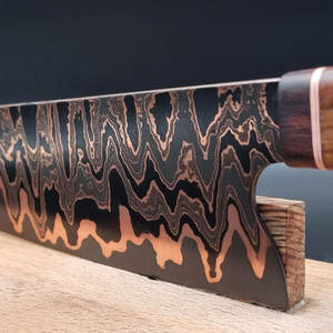 Couteau professionnel en cuivre damas à lame dentelée et manche en bois confortable pour la boulangerie et la cuisine - Product Image 3