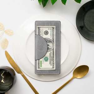 Tarjetero de Cuero Genuino Hecho a Mano de Lujo, Resistente al Agua, con Logotipo Personalizado para Restaurantes y Hoteles - Product Image 1