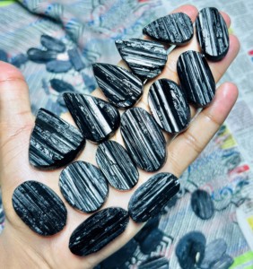 Cabujón de Turmalina Negra Natural Druzy, Gema de Cuarzo Negro Brillante en Bruto, Cabujón Suelto para Envoltura de Alambre y Fabricación de Joyas - Product Image 2