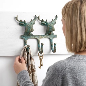 Ensemble de 3 crochets muraux Ba Verdigris en forme de tête de cerf, design animalier vintage en métal pour le rangement des vêtements - Product Image 5