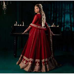 Conjuntos de Traje Rojo Talla M para Mujer de RTC Designer para Fiestas, Vestido Adornado con Bordado de Hilo y Lentejuelas - Product Image 5