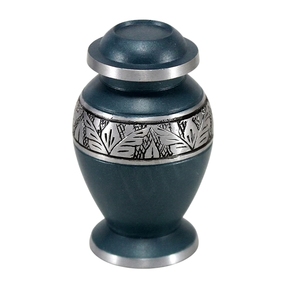 Urne funéraire décorative bleu sarcelle vif en forme de papillon - Petit récipient métallique pour cendres avec motif papillon gravé argenté - Product Image 4