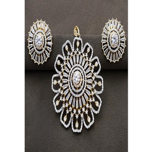Elegante Juego de Collar y Pendientes de Diseño con Acabado Dorado y Blanco de Primera Calidad para Bodas y Fiestas, Colección para Mujer - Product Image 2