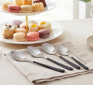 Ensemble de couverts de luxe en acier inoxydable avec manches noires et finitions argentées, élégants pour les mariages, les dîners, la cuisine, les fêtes et la décoration de table. - Product Image 4