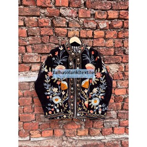 Chaqueta de terciopelo indio Suzani, chaqueta uzbeca bordada con forro interior de algodón, chaqueta estilo boho chic, abrigo para mujer - Product Image 2