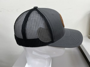 Casquette Trucker Bicolore avec Patch en Cuir Réglable, 6 Panneaux, Polyester Coton, Dos en Maille Respirante pour Usage Extérieur, Fabriquée au Vietnam - Product Image 4