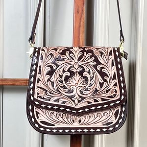 Nuevo Bolso Bandolera de Cuero Vacuno Genuino Hecho a Mano con Diseño Floral, Estilo Boho, Correa Ajustable para Mujer - Product Image 4