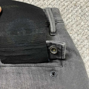 Shorts de mezclilla con pedrería y estampado vintage personalizado para hombre, shorts de mezclilla con pedrería a la moda y con estilo. - Product Image 4