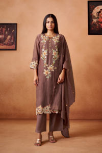 Conjunto de Kurta y Palazzo Bordados en Color Marrón con Dupatta, Ropa Étnica Tradicional India y Pakistaní para Mujer, Ropa para Bodas - Product Image 3