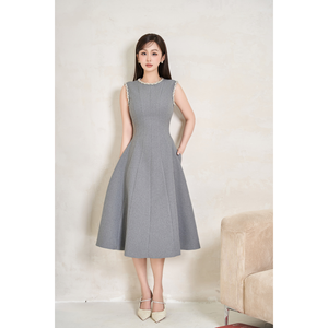 Vestido midi acampanado sin mangas con cuello de cuentas para mujer, de microfibra, cintura alta, casual, con remaches y corte ajustado. - Product Image 1