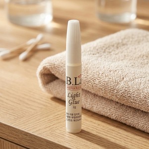 Colle liquide pour ongles, adhésif pour nail art 2g, formule UV personnalisée, marque privée OEM/ODM, colle pour ongles à presser - Product Image 3