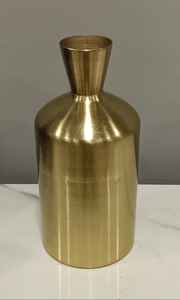 Jarrón de Metal de Diseño Antiguo Sofisticado para una Decoración de Mesa Premium con Diseño Martillado, Forma y Tamaño Personalizados - Product Image 6