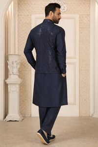 Ensemble Kurta et pantalon en soie romaine pour homme avec veste Koti ornée de sequins – Tenue raffinée pour mariages et fêtes - Product Image 6