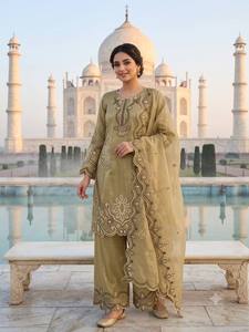 Ensemble de costume palazzo de luxe en organza de coton doré mat, avec broderie ajourée haut de gamme, kurti droit extensible et pantalon large - Product Image 3