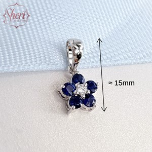 Pendentif en or blanc massif 18 carats pour femme de Sheri Jewels, style petite fleur, forme ronde, saphir bleu naturel et diamant - Product Image 2