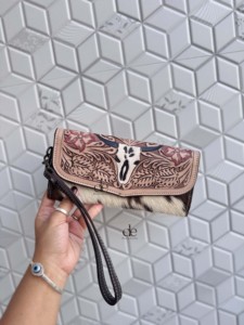 Carteras de mano de cuero con grabado artesanal de diseño personalizado 2026, elegantes, de piel con pelo, multiusos, estilo western para mujer - Product Image 1