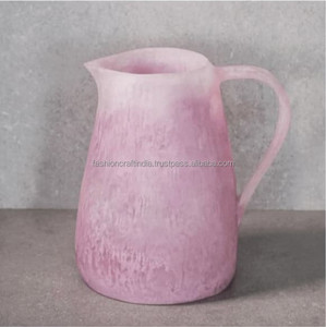 Carafe élégante en résine avec poignée confortable, écologique, compatible micro-ondes, pour servir l'eau, les jus et les boissons à la table. - Product Image 3
