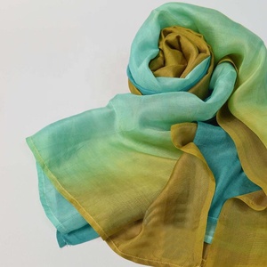 Bufanda de Seda 100% con Diseño de Ángel, Hecha a Mano en Vietnam, Souvenir con Estampado Floral Tropical, Múltiples Colores, Diseño Sólido - Product Image 2