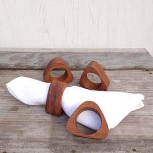 Magnifique porte-serviettes en bois fait main, présentation attrayante pour les dîners en famille - Product Image 1