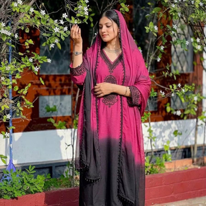 Ensemble Kurti et pantalon brodé de luxe – Tenue en soie crêpe à manches longues avec dupatta en dentelle - Product Image 1