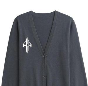 Logos brodés B2B sur des pulls à col en V de haute qualité pour les sororités/fraternités/écoles/collèges/universités, logos sur les cardigans - Product Image 3