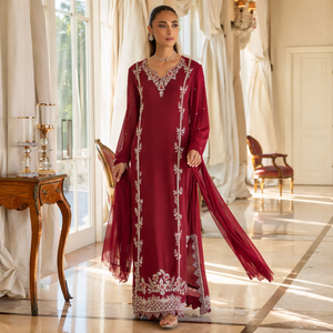 Conjunto de traje Jalabiya pakistaní de diseñador Sabrina |   Kurta estilo kaftán de georgette color granate oscuro, bordado con trabajo Zari, para fiesta, sin arrugas. - Product Image 1